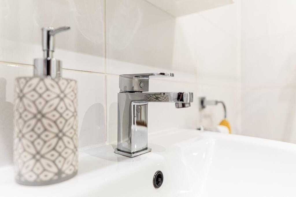 Stylish City Pad With Free Private Parking Glasgow Buitenkant foto