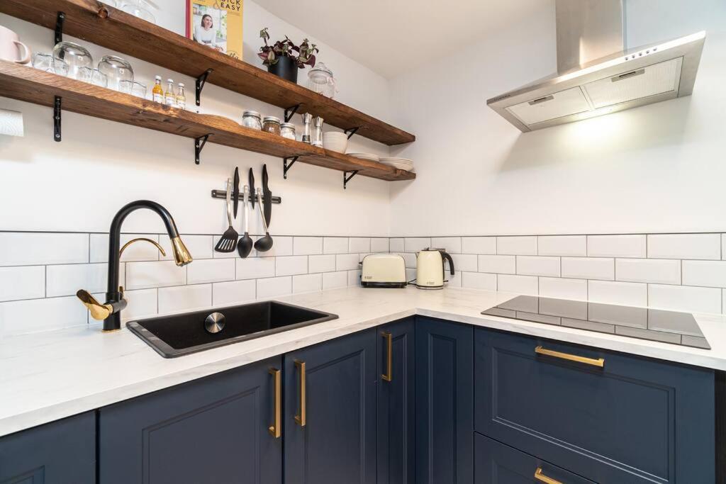 Stylish City Pad With Free Private Parking Glasgow Buitenkant foto