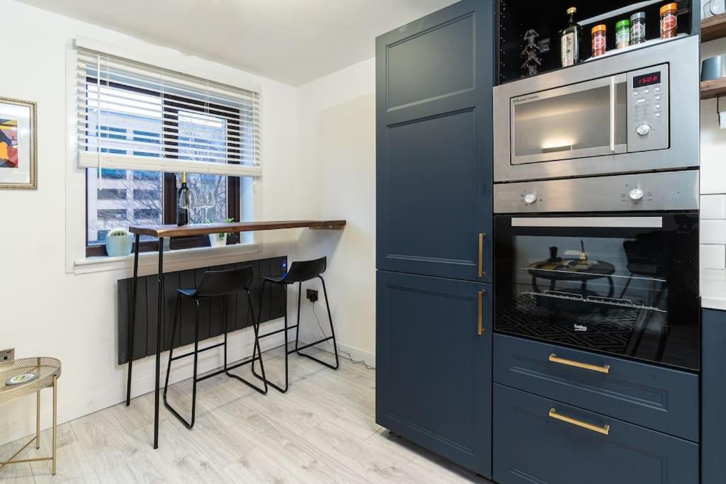 Stylish City Pad With Free Private Parking Glasgow Buitenkant foto